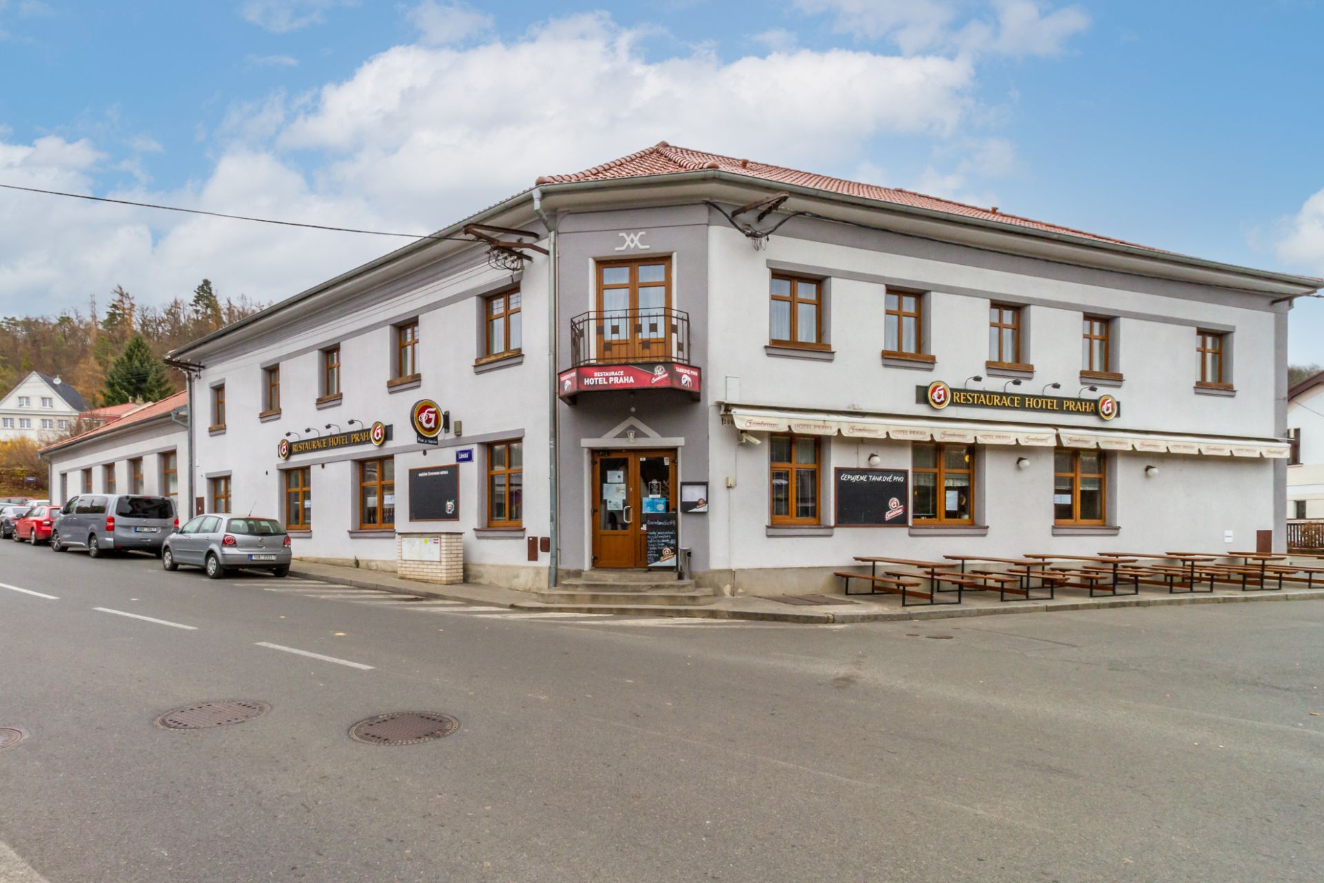 Prodej vyhlášeného Hotelu Praha v Nižboru v CHKO Křivoklátsko