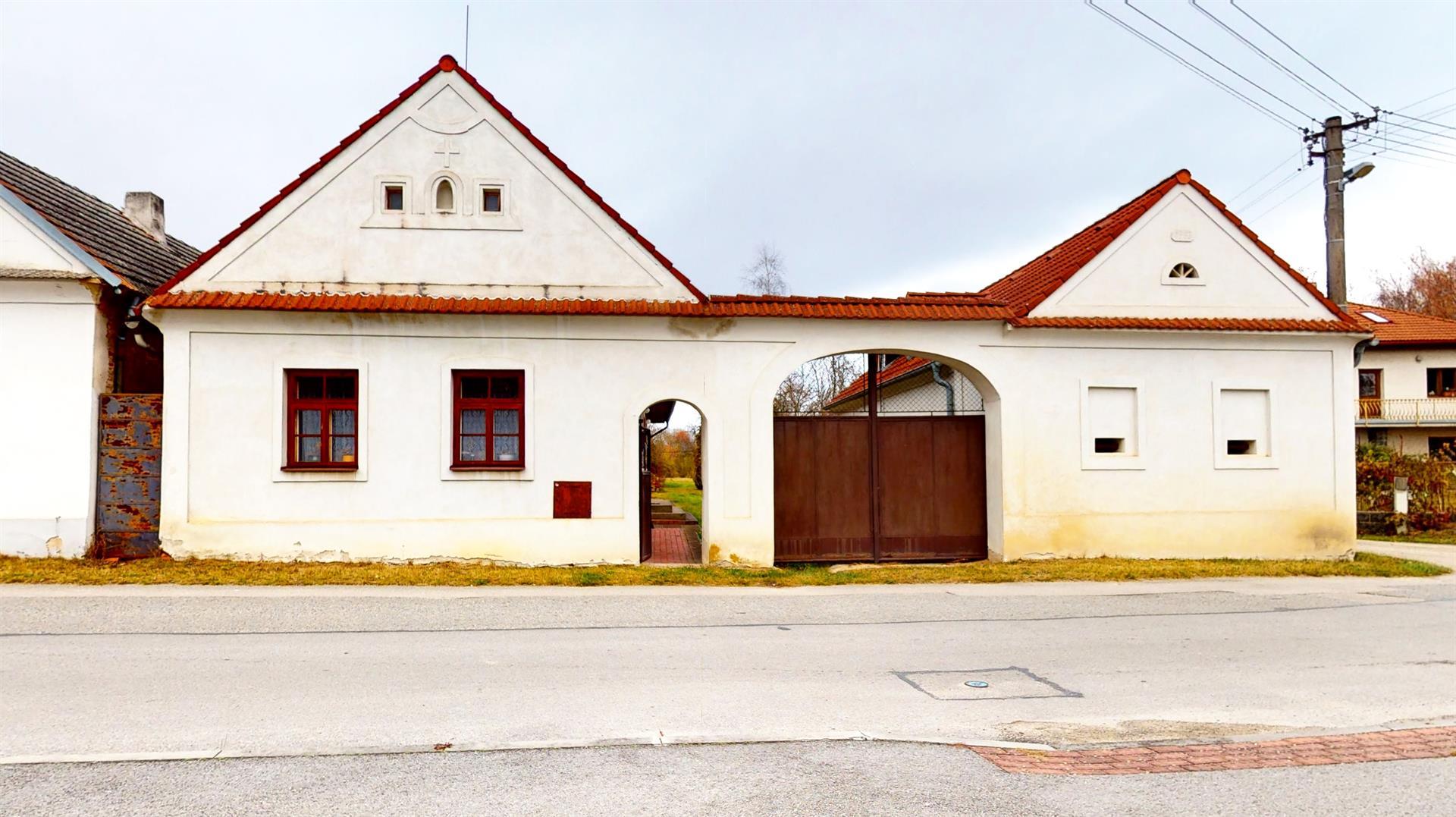 Prodej usedlosti 319,5 m² s pozemkem 1103 m² v Třeboni Břilicích