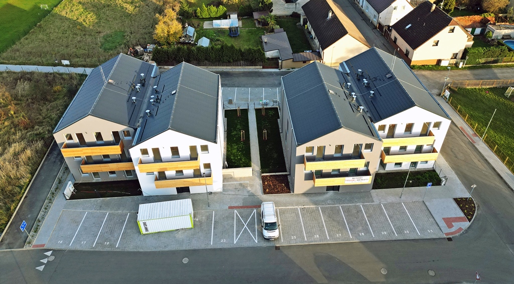 Prodej bytu (2+kk) 61 m² s balkonem a parkovacím místem v Hýskově u Berouna